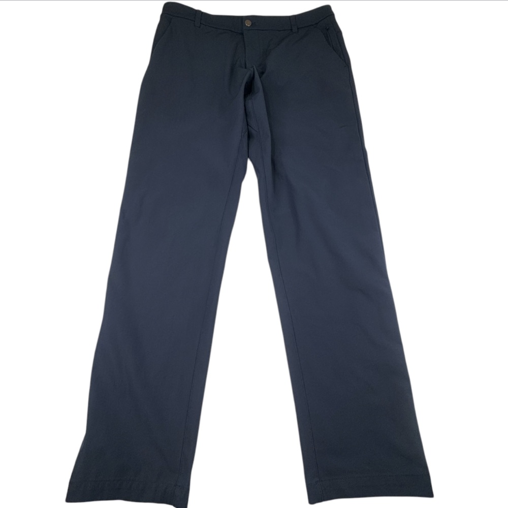 !!!!!! SOLD !!!!!! Men 34 Navy Blue Performance Golf Stretch LM711S